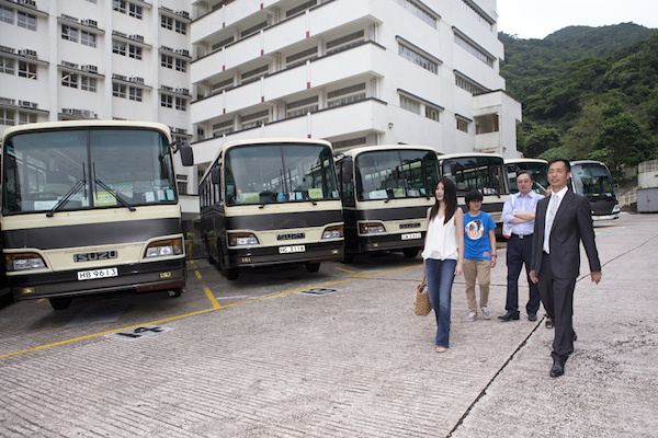 kelly_with_school_buses_3_600